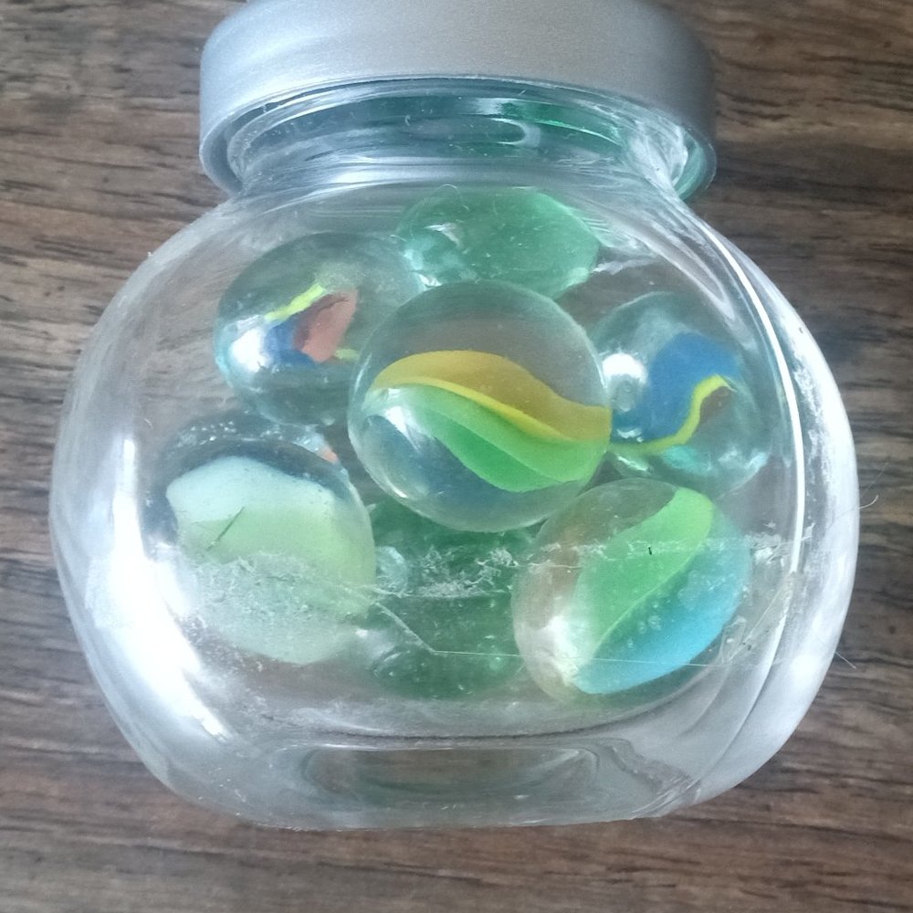 Lot of 10 Vintage Glass Marble Shooters 20mm Each With Glass Jar